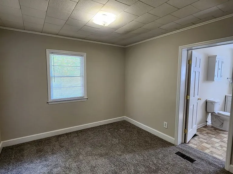 400 Roxie Ave — Photo 16