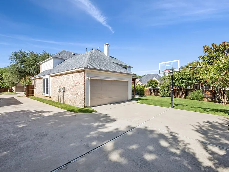 3201 Kent Dr — Photo 28