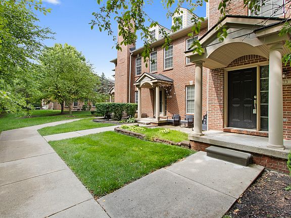 2nd image of 173 Village Way #10