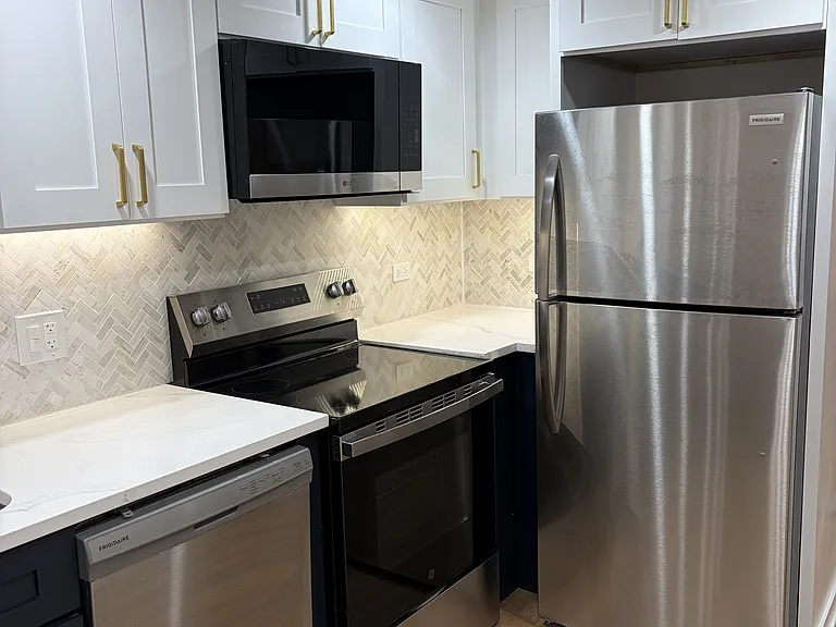 1711 W Henderson St #G — Photo 2