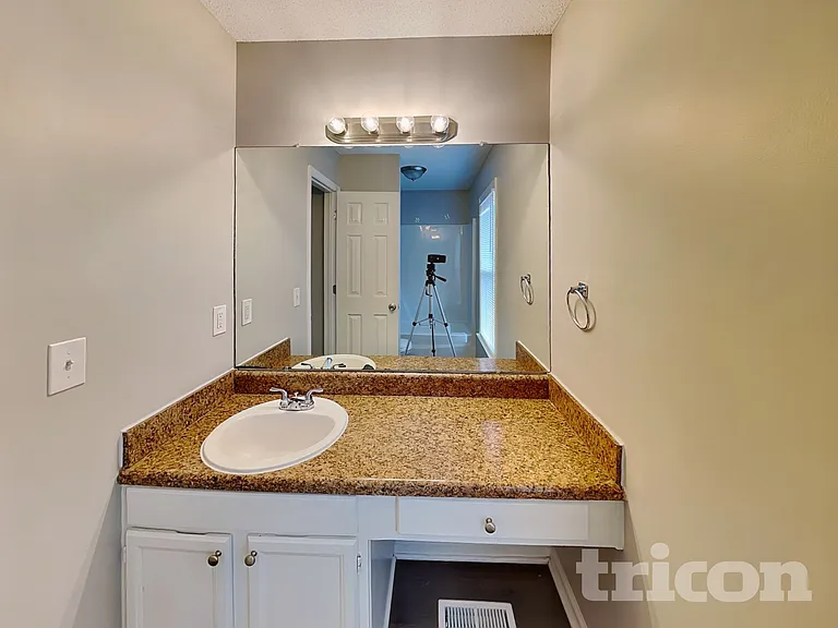 216 Netherland Dr — Photo 9