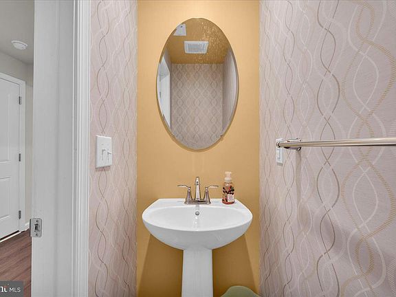 4th image of 204 Freedom Way