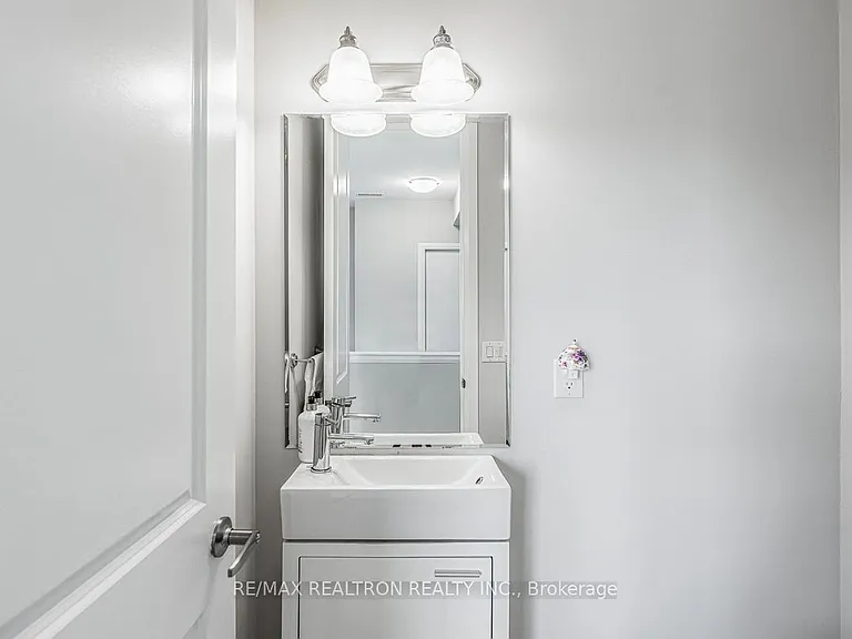 213 Downsview Park Blvd — Photo 7