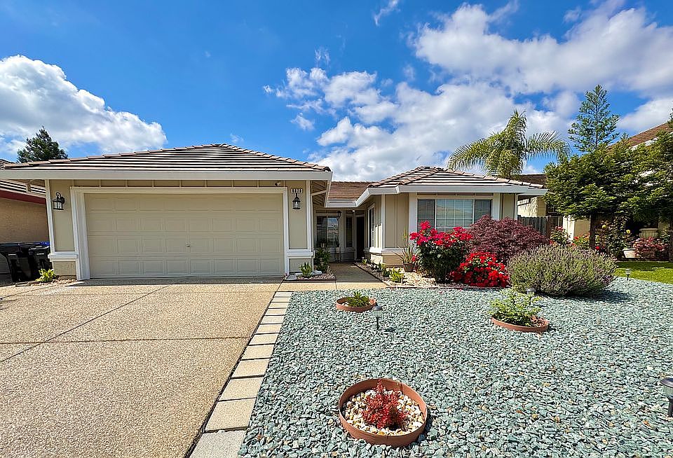2nd image of 8878 Springhurst Dr