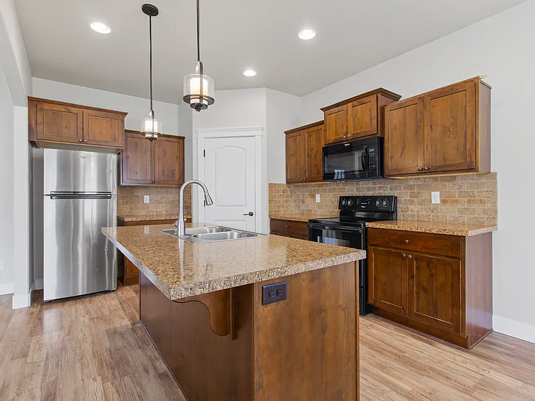 1015 White Birch Ave — Photo 13