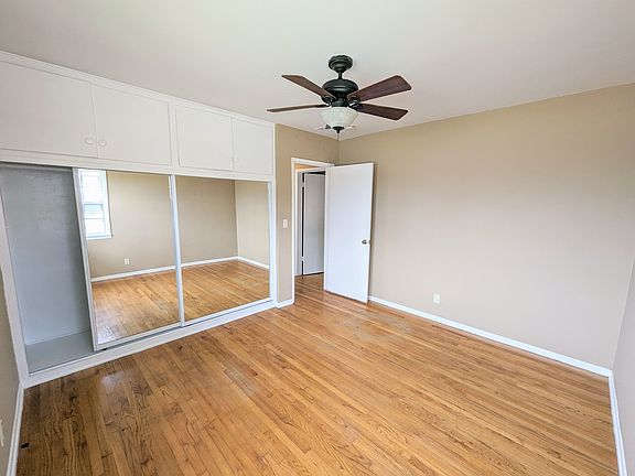 4th image of 829 Ocean Park Blvd APT 1