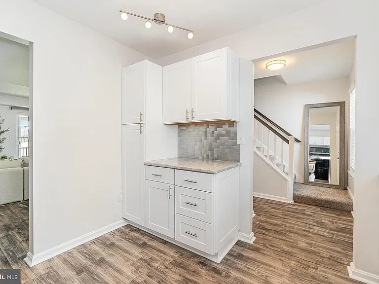 407 Cambridge Ct — Photo 5