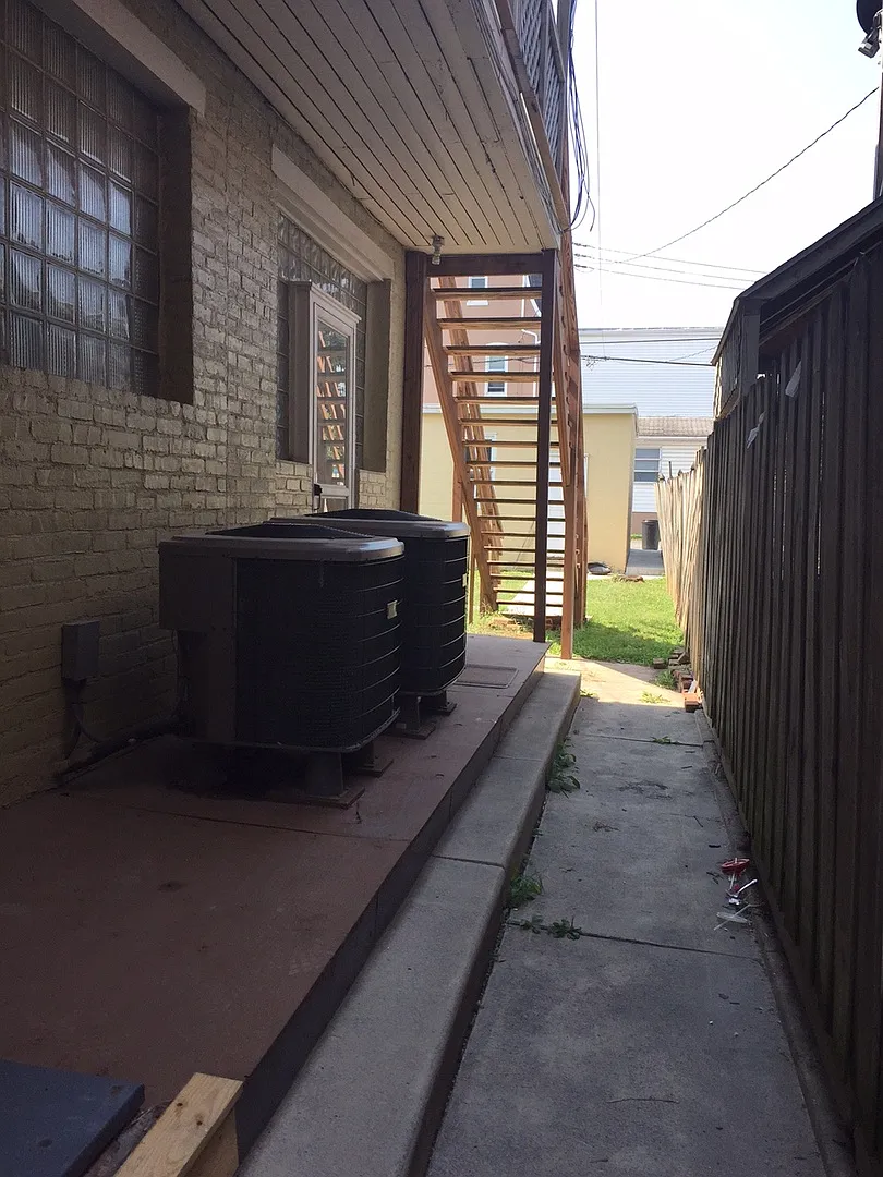 1st Floor Apartment on the Avenues! A/C, Yard-York City — Photo 3