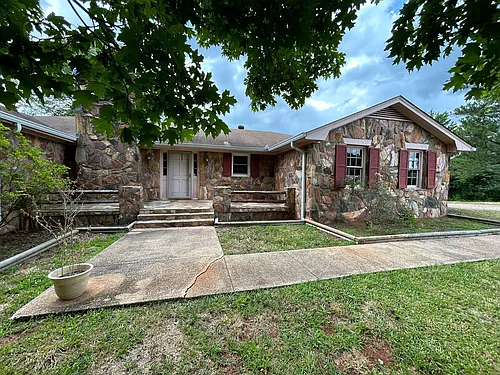 1609 Oak Grove Rd Photo 1