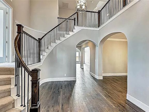 Front grand 2 story entry