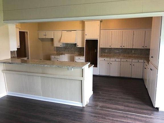 5th image of 526 E Nezpique St
