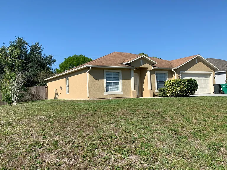 269 SW Ridgecrest Dr — Photo 2