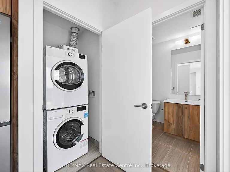25 Wellington St S #3103 — Photo 16