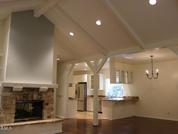5th image of 818 N Beverly Glen Blvd