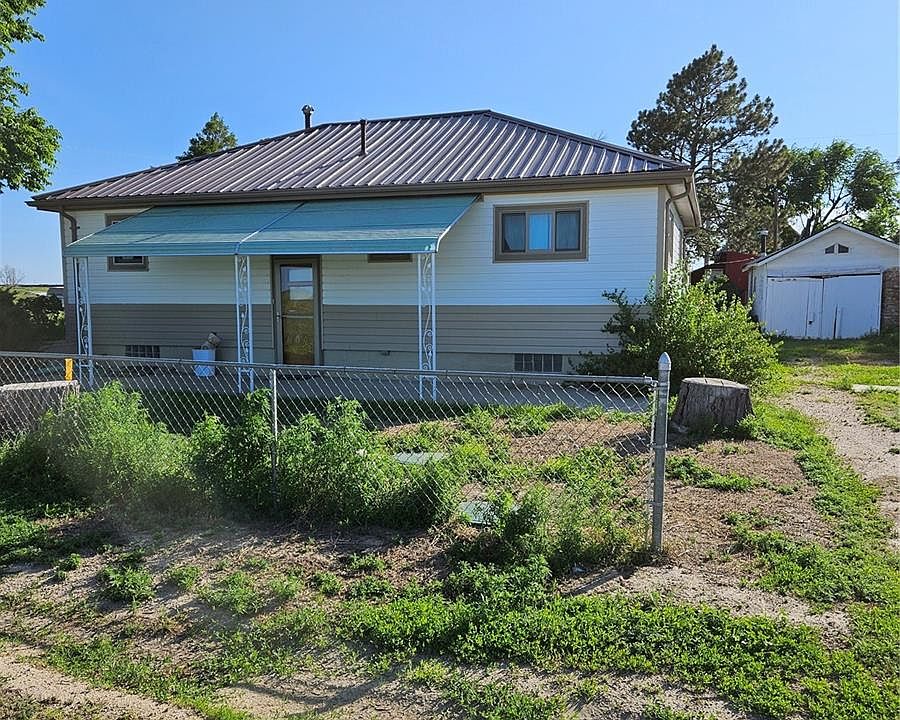 2nd image of 40771 2nd Avenue