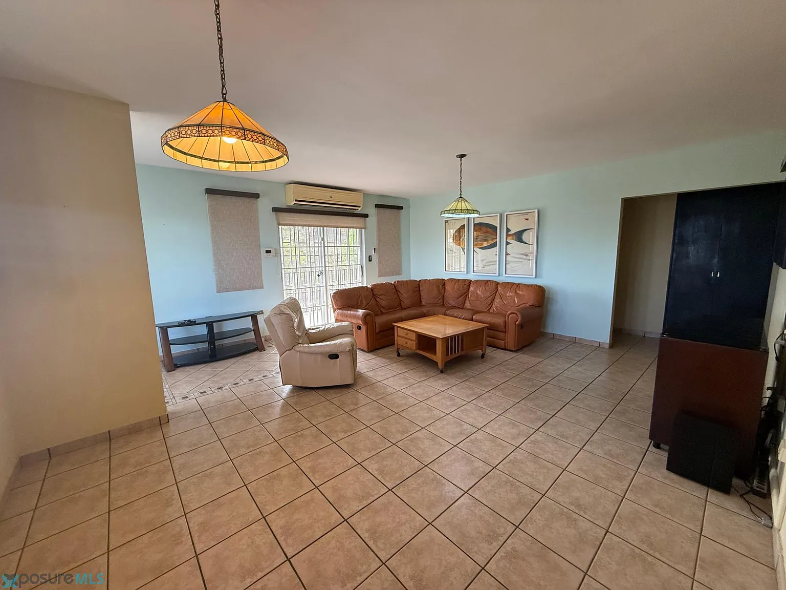 3 bed, 2.0 bath, 1800 sqft — Photo 3