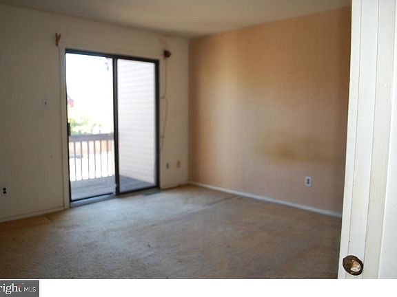 5th image of 43 E Green Valley Cir