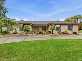 20077 Gill Rd, Livonia, MI 48152
