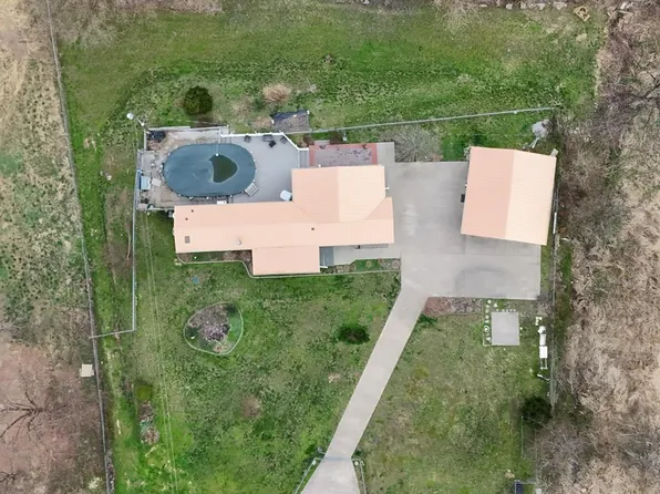 1271 Highway 931 S, Whitesburg, KY 41858