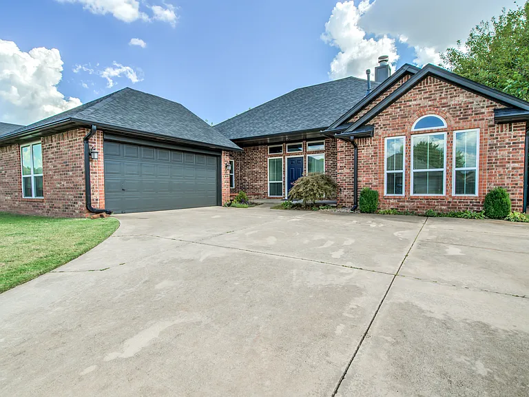 1908 Joseph Dr — Photo 1