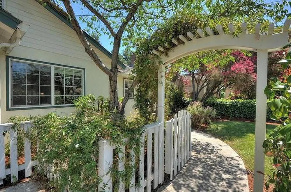 3 bed, 1400 sqft, $8,000 — Photo 3