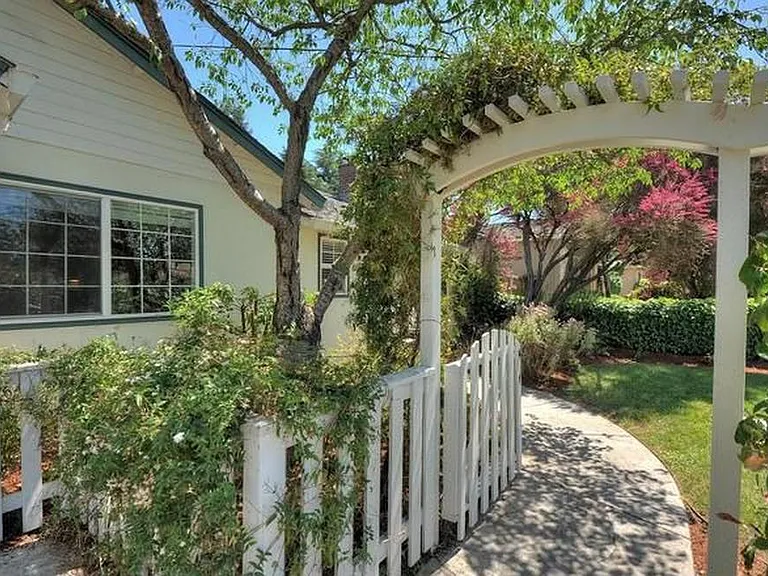 675 Middle Ave — Photo 3