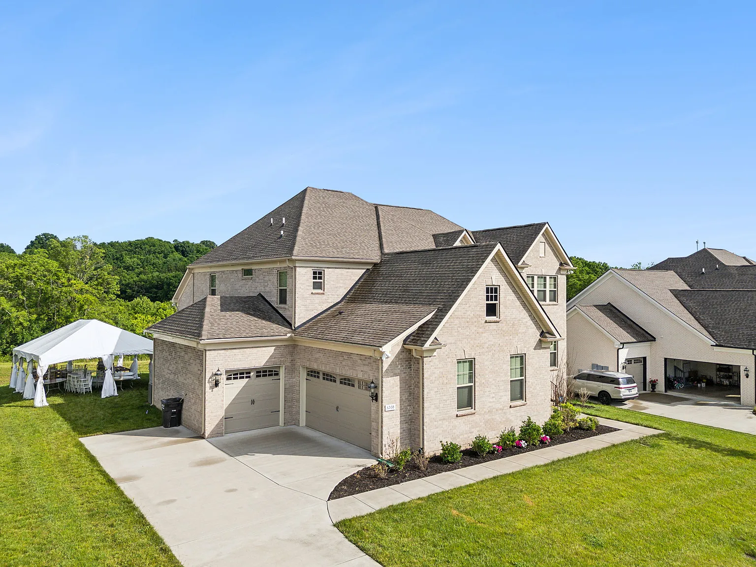 5 bed, 3.5 bath, 4390 sqft, $6,500 — Photo 4