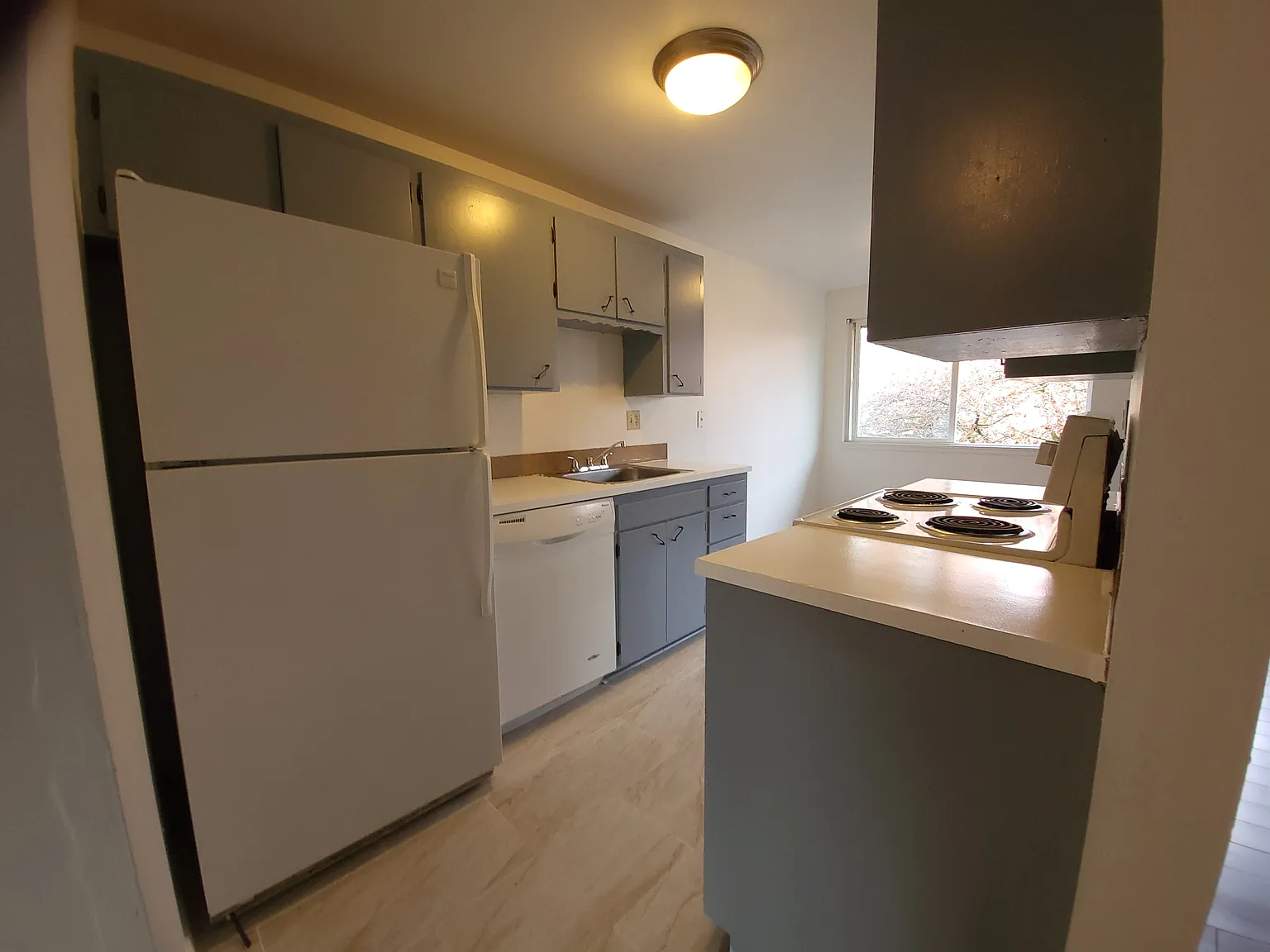 Colonial Garden Apartments — Photo 4