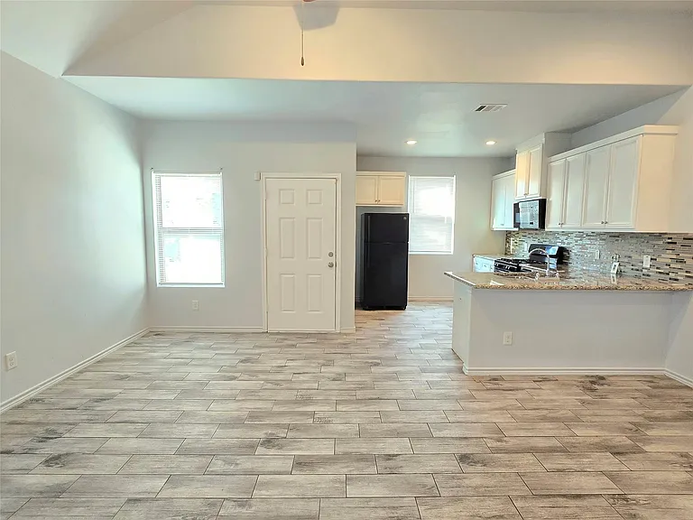 4410 Larkspur St #A — Photo 3