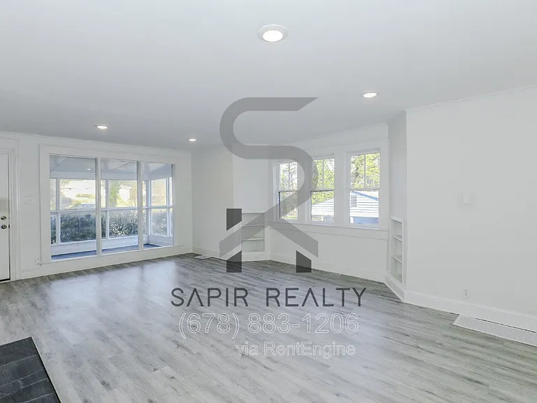 1026 Lynhurst Dr SW — Photo 4