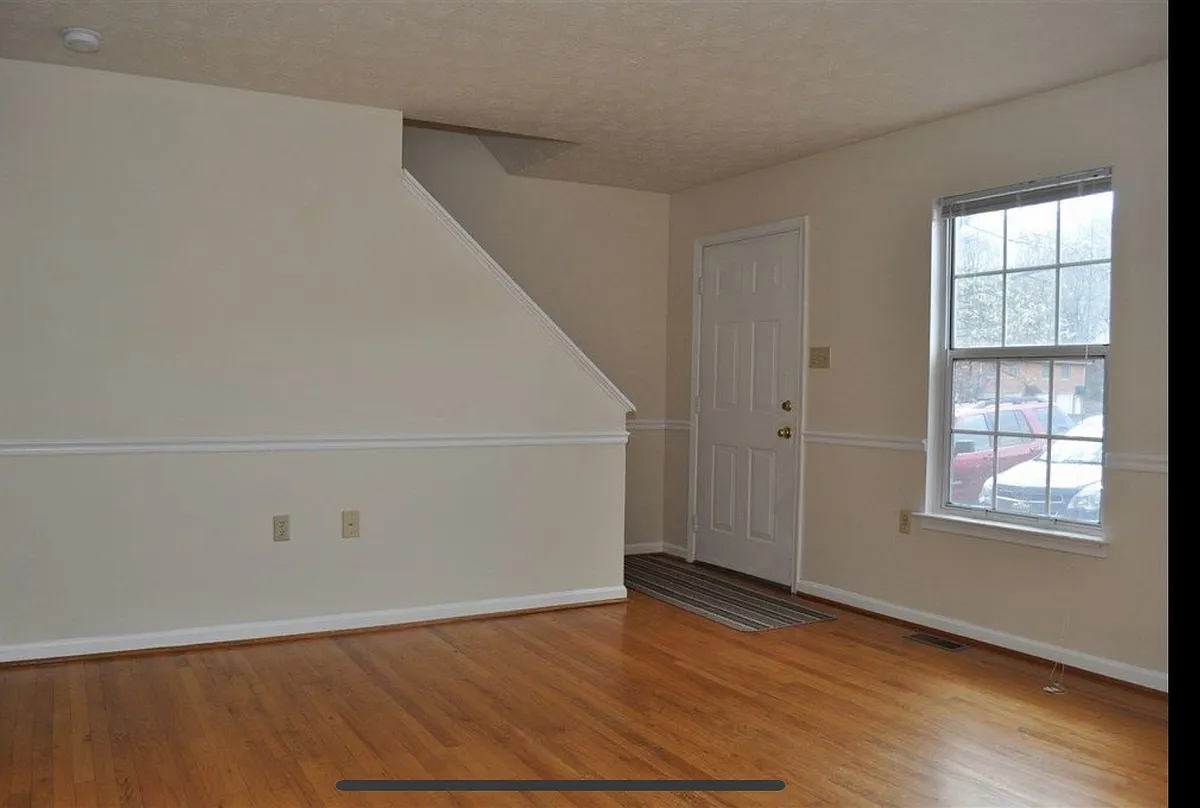 Building Photo - 689 Stonewall Dr