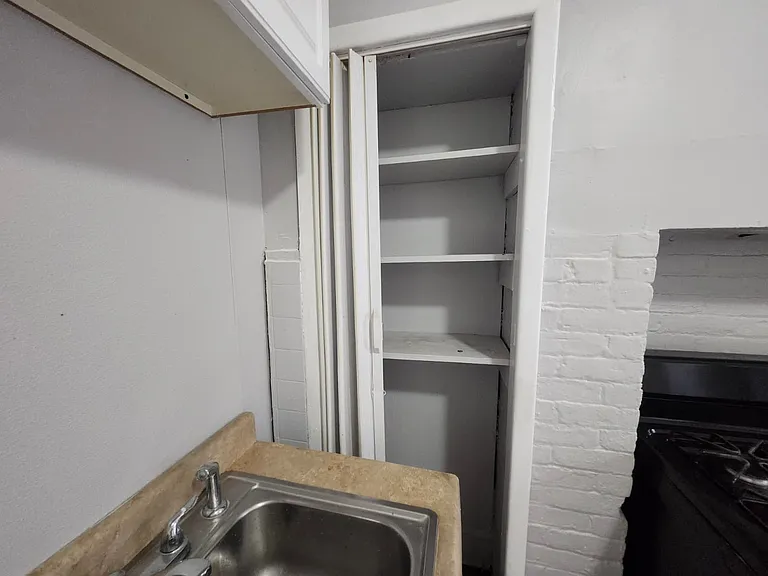 165 Pearl St #1E — Photo 10
