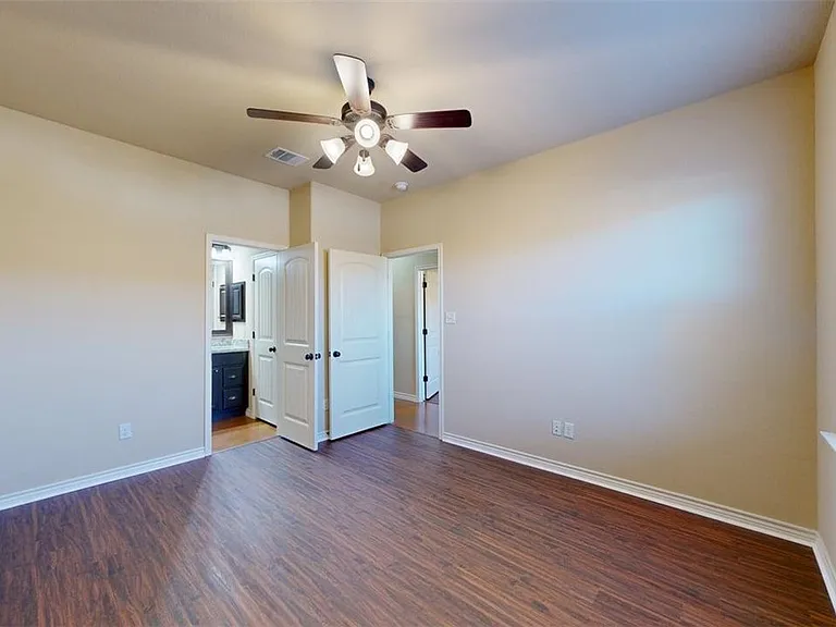 3009 Towers Pkwy — Photo 14
