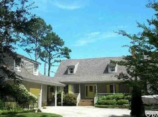 7049 Martins Point Rd, Kitty Hawk, NC 27949