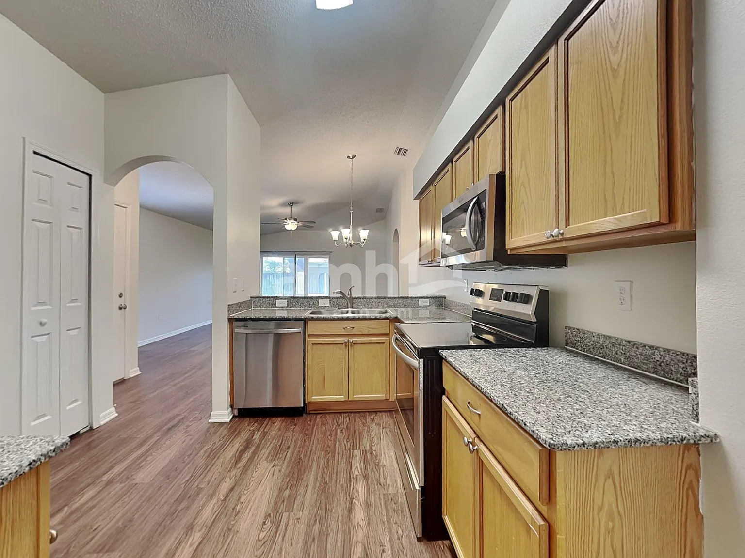 3 bed, 2.0 bath, 1340 sqft, $2,100 — Photo 3