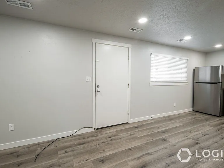 138 S 300 W #9 — Photo 4