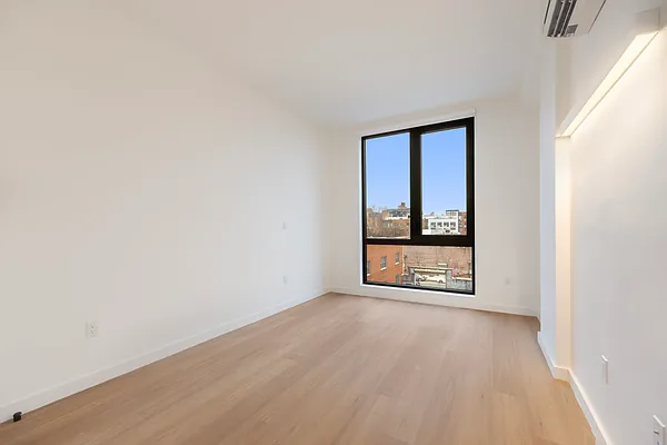 Rented by LL Real Estate Services | media 35