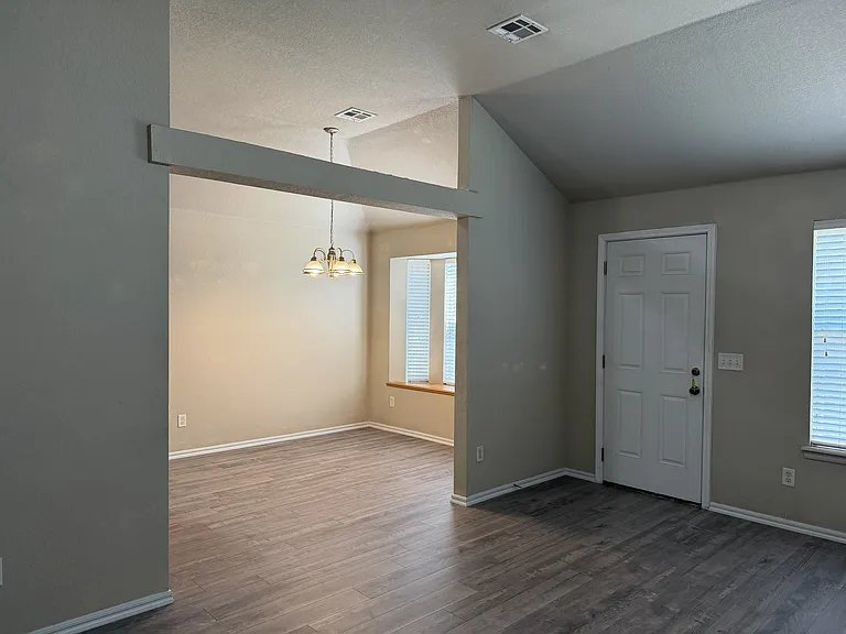 1214 Northern Hills Ln — Photo 5