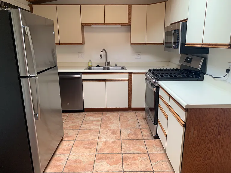 2542 Crescent Ave — Photo 14