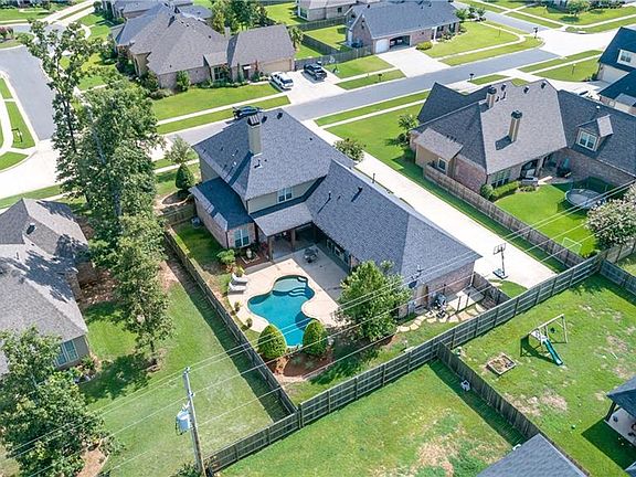 3rd image of 10072 Saint Bernard Dr