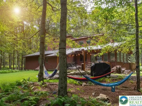 8 Mallard Ct, Clifton Township, PA 18424