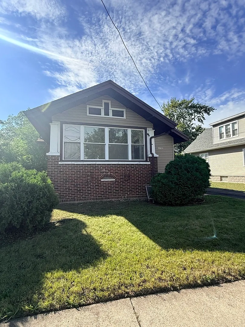 3 bed, 1400 sqft, $2,000 — Photo 3