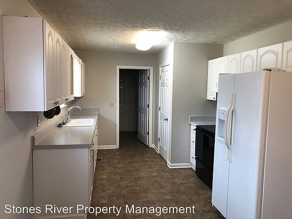 4th image of 3010 Henderson Ln