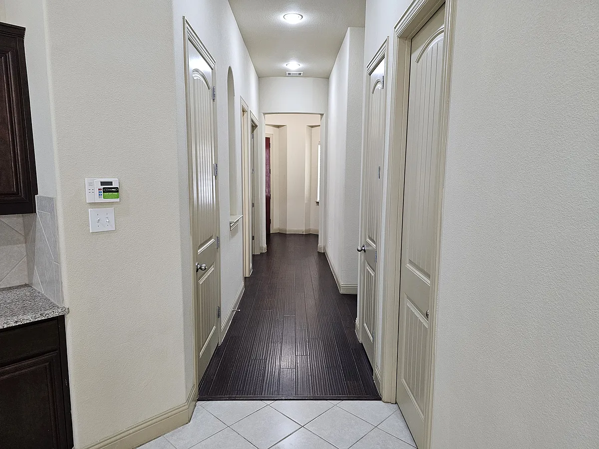 Building Photo - 4012 Eaton Park Dr