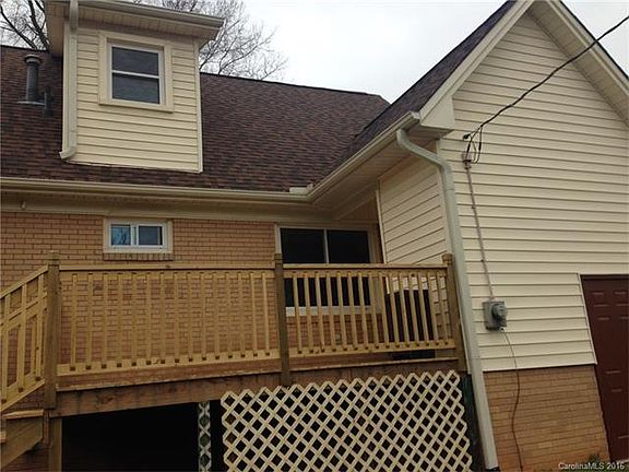 3rd image of 908 Canterbury Ct