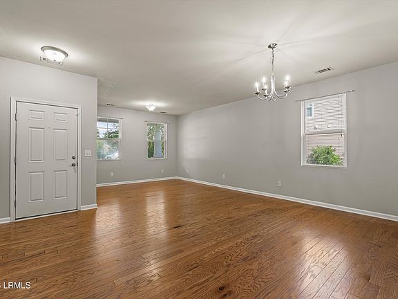 4th image of 8 Cedar Creek Circle