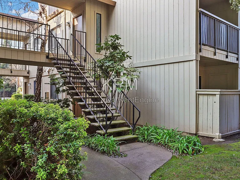 Stamford Court Apartments — Photo 57