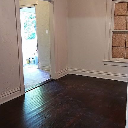 3rd image of 2628 Spruce Ave