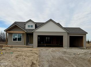 1307 Limerick Ln, Waterville, OH 43566