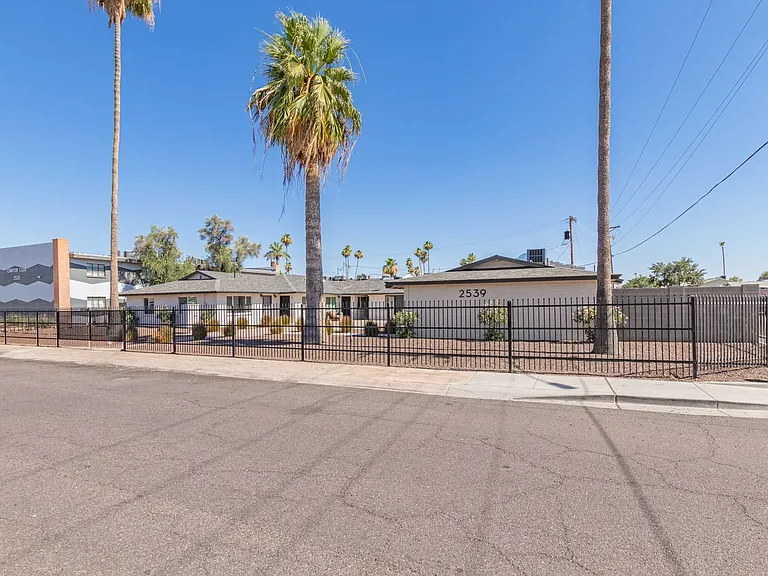 2539 W Pierson St — Photo 3